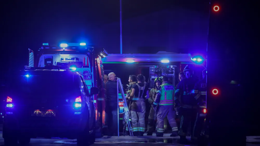 <br>- 27.10.2022 &ndash; Vižmarje &ndash; požar - zagorelo v skladi&scaron;čnih prostorih na Plemljevi ulici 8 v ljubljanskih Vižmarjih. <br><br>//FOTO: Luka Cjuha