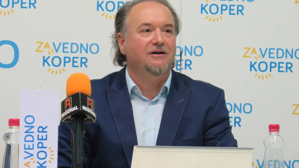Koper, sedez Obmocne obrtno-podjetniske zbornice.<br>Predstavitev zupanskega kandidata Patrika Grebla in stranke Zavedno Koper.<br>Kandidat za zupana mestne obcine Koper Patrik Greblo.