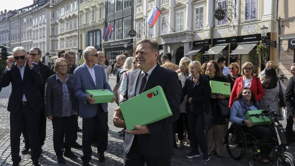 ljubljanski župan Zoran Janković- 12.10.2022 &ndash; Lokalne volitve 2022 - Lista Zorana Jankovića (LZJ) je vložila kandidature za župana in mestni svet MOL - Mestna občina Ljubljana; //FOTO: Jaka Gasar