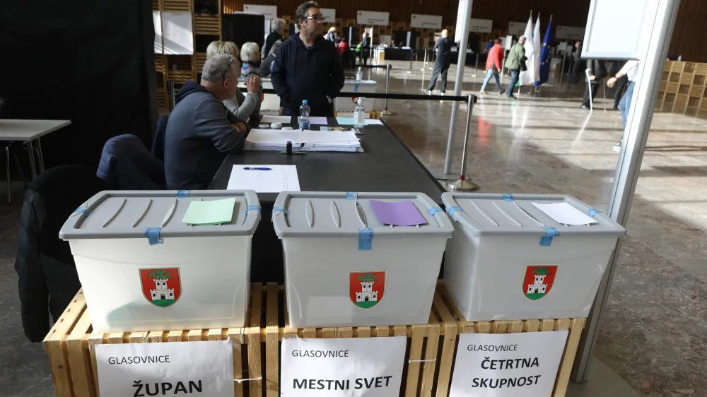 - predčasno glasovanje na lokalnih volitvah - - 15.11.2022 &ndash; Lokalne volitve 2022 v Ljubljani &ndash; redne volitve župana in članov občinskega sveta - //FOTO: Luka Cjuha