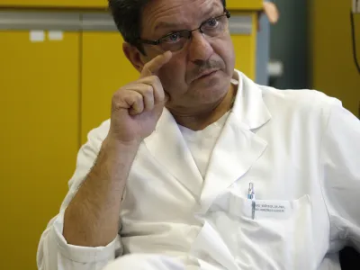 Konrad Ku&scaron;trin, dr.med., specialist anesteziologije, predstojnik Anesteziolo&scaron;ke službe v Splo&scaron;ni bolni&scaron;nici Dr.Franca Derganca v &Scaron;empetru pri Gorici, predsednik sindikata FIDES - Sindikat zdravnikov in zobozdravnikov Slovenije //FOTO: Tomaž SkaleOPOMBA: ZA OBJAVO V PRILOGI &ndash; DNEVNIKOV OBJEKTIV - INTERVJU 2012