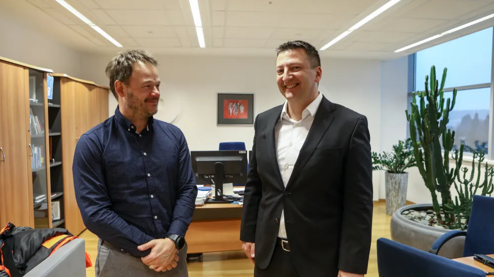 v.d. direktor TE&Scaron; mag. Mitja Ta&scaron;ler in Viktor Vračar, poslovni direktor Holdinga Slovenske elektrarne (HSE) &ndash; - 26.02.2020 - Termoelektrarna &Scaron;o&scaron;tanj (TE&Scaron;) - - //FOTO: Luka CjuhaOPOMBA: REPORTAŽA ZA OBJEKTIV 2020 - 26.02.2020 - Termoelektrarna &Scaron;o&scaron;tanj (TE&Scaron;) - //FOTO: Luka CjuhaOPOMBA: REPORTAŽA ZA OBJEKTIV 2020