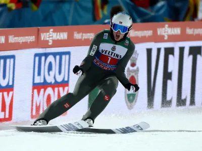 Halvor Egner Granerud je po desetih letih znova priskakal zmago Norve&scaron;ki na tekmah v Oberstdorfu. Foto: Reuters