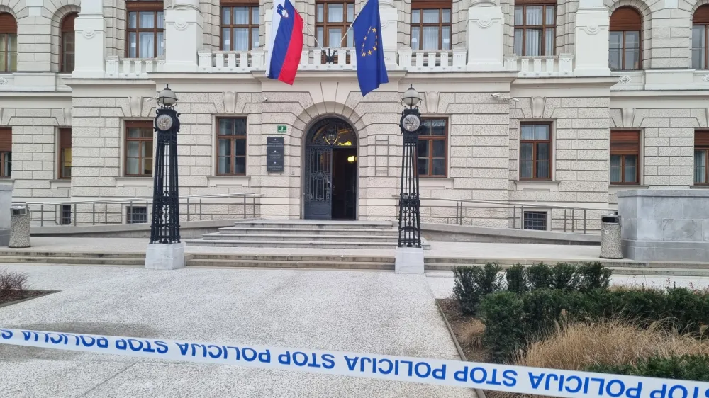 K sporni uporabi IMSI-lovilca brez ustrezne zakonske podlage so imeli največ pripomb odvetniki in urad informacijske poobla&scaron;čenke.&nbsp;