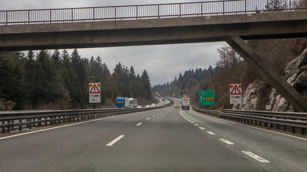- primorska avtocesta - avtocestni odsek Vrhnika &ndash; Postojna&nbsp;- 07.12.2022 - 50. obletnica prvega avtocestnega odseka Vrhnika&ndash;Postojna v Sloveniji in tudi v takratni Jugoslaviji - gradnja se je začela 22. maja 19, uradno odprtje je bilo 29.decembra 1972&nbsp;//FOTO: Luka Cjuha