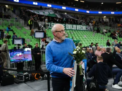 legendarni ko&scaron;arkar Du&scaron;an Hauptman,- 29.01.2023 - Ko&scaron;arkarski klub Cedevita Olimpija počastil kariero legendarnega ko&scaron;arkarja Du&scaron;ana Hauptmana in upokojil dres nekdanjega kapetana zmajev s &scaron;tevilko 10, //FOTO: Bojan Velikonja