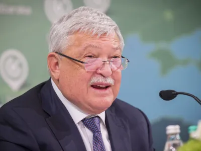 Maribor, SNG Maribor.<br>Novinarska konferenca OTP banke ob uradnem zakljucku prevzema Skupine Nova KBM.<br>Predsednik upravnega odbora in glavni izvrsni direktor OTP banke Sandor Csanyi.