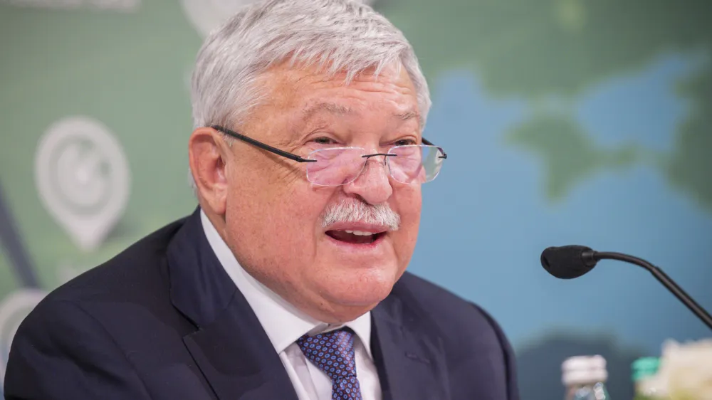 Maribor, SNG Maribor.<br>Novinarska konferenca OTP banke ob uradnem zakljucku prevzema Skupine Nova KBM.<br>Predsednik upravnega odbora in glavni izvrsni direktor OTP banke Sandor Csanyi.