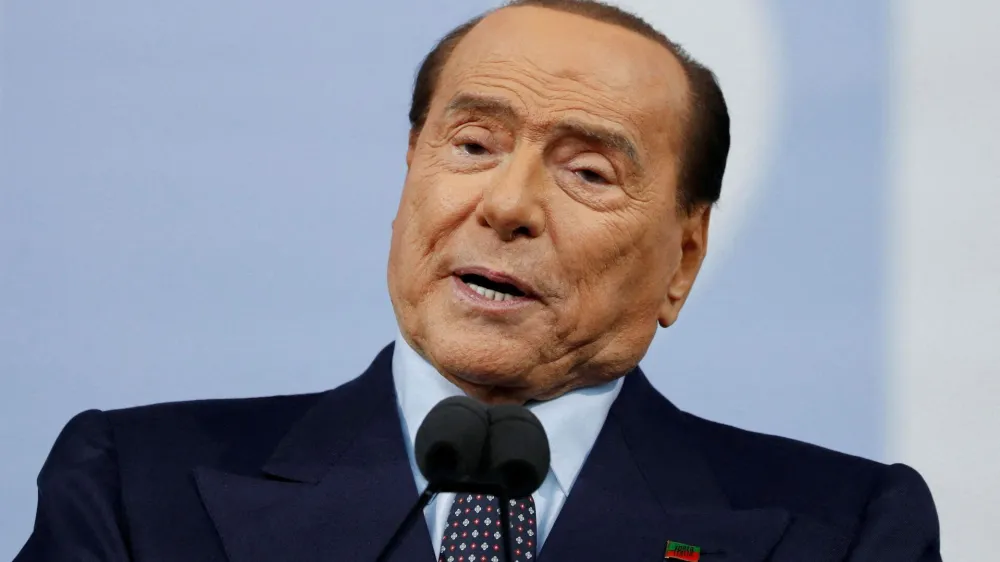 FILE PHOTO: Forza Italia leader Silvio Berlusconi speaks during the closing electoral campaign rally of the centre-right's coalition in Piazza del Popolo, ahead of the September 25 general election, in Rome, Italy, September 22, 2022. REUTERS/Yara Nardi/File Photo