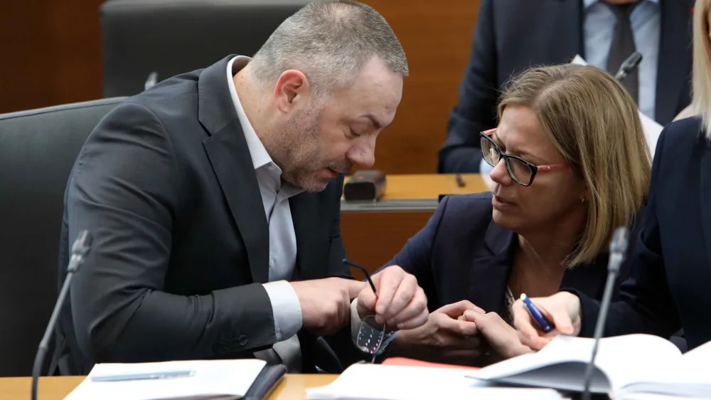 minister za zdravje Danijel Be&scaron;ič Loredan in ministrica za javno upravo Sanja Ajanović Hovnik<br><br><br>- 20.02.2023 - Državni zbor - 7. redna seja DZ - poslanska vpra&scaron;anja predsedniku vlade Robertu Golobu in ministrski ekipi; <br><br>//FOTO: Tomaž Skale<br>
