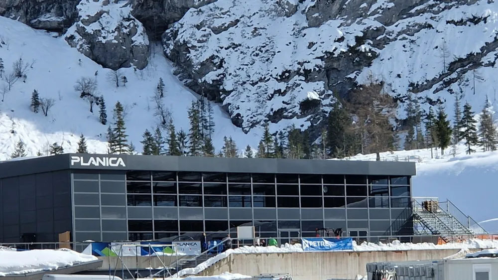 Prizori&scaron;če svetovnega prvenstva v nordijskem smučanju je pomagalo oblikovati tudi podjetje Petre. (Foto: Petre)