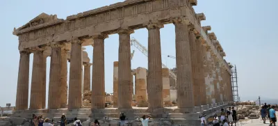 People visit the ancient Parthenon Temple atop the Acropolis hill archaeological site during a heatwave in Athens, Greece, July 25, 2022. REUTERS/Louiza Vradi