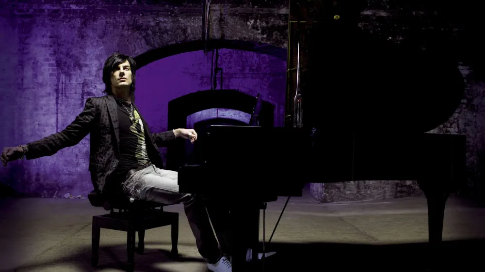 MAKSIM MRVICA GLASBENIK