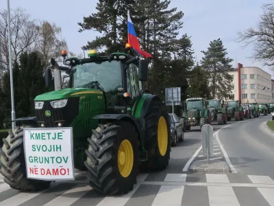 Murska Sobota: traktor, kmet, vseslovenski kmečki protest. Foto: Tatjana Pihlar 