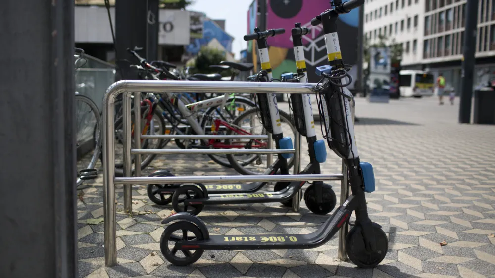 - izposoja električnih skirojev Flox - električni skiro, e- skiro,  - 22.07.2019 &ndash; električni skiroji v Ljubljani -//FOTO: Bojan Velikonja