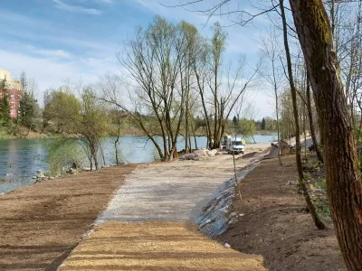 Na desnem bregu Save, tik za mestnim kopali&scaron;čem Laguna, nastaja nova plaža.