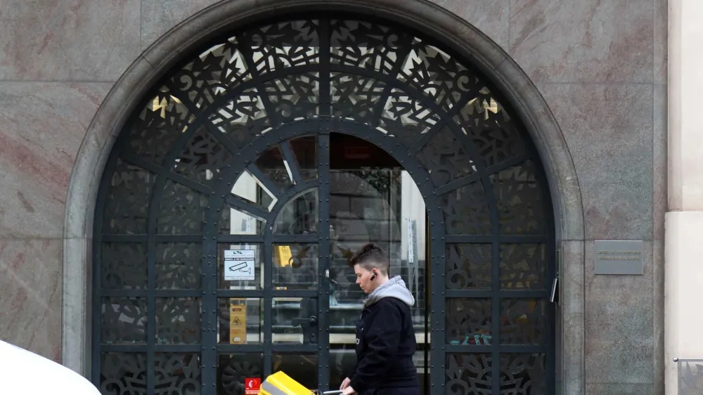 - 14.04.2023 &ndash; simbolična fotografija - Zavod za zdravstveno zavarovanje Slovenije (ZZZS), Miklo&scaron;ičeva cesta 24, po&scaron;tar - pismono&scaron;a//FOTO: Tomaž Skale