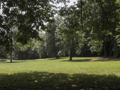 - 28.06.2022 &ndash; Park Tivoli v Ljubljani - Plečnikovo letno gledali&scaron;če - rekonstrukcija Plečnikovega avditorija v ljubljanskem parku Tivoli - gradbi&scaron;če //FOTO: Jaka Gasar