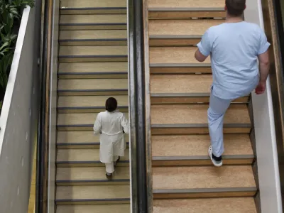 Podatki o storilnosti so vrsto let veljali za enega od vročih kostanjev zdravstvene politike. Da ni jasno, koliko je posamezni specialist dejansko aktiviran v zdravni&scaron;ki službi, je v reviziji opozorilo tudi računsko sodi&scaron;če.&nbsp;