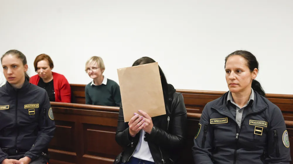 Tanja Tolimir - 22.04.2022 &ndash; sojenje Tanji Tolimiri, nekdanji strojepiski s tožilstva, ki je izdajala zaupne informacije slovenski celici kriminalne združbe kava&scaron;kega klana.//FOTO: Nik Erik Neubauer