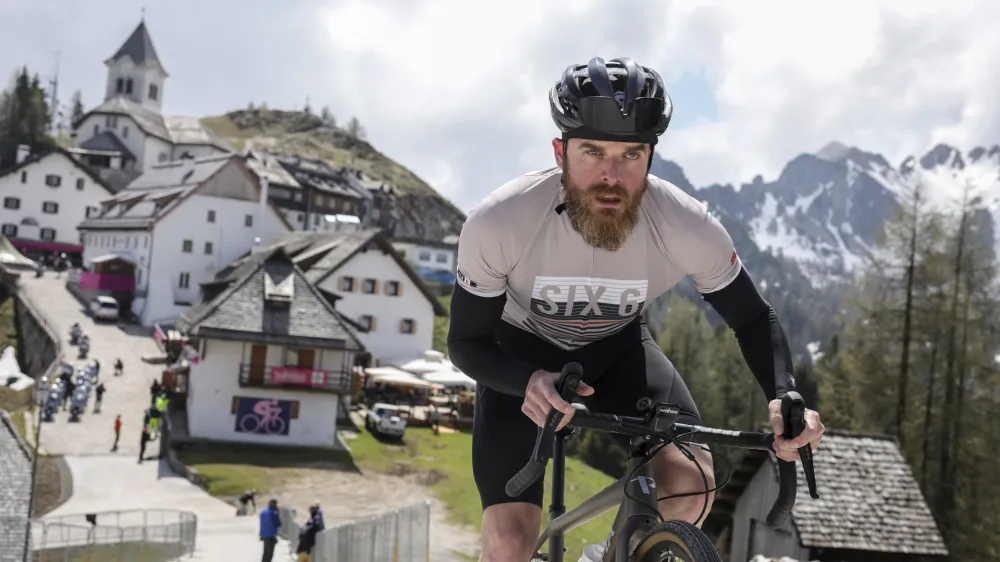 kolesar in novinar Matej Zalar- 25.05.2023 &ndash; Kolesarska dirka po Italiji Giro d'Italia 2023 &ndash; ogled trase od Trbiža na Sv. Vi&scaron;arje, kjer bo potekal gorski kronometer v dolžini 18,6 km //FOTO: Jaka Gasar