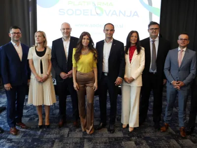 Jernej Pikalo, Rok Ravnikar, Alja Brglez, Mitja Čander, Eva Irgl, Matej Logar, Romana Jordan, XY, Matej Avbelj in Igor Masten<br><br>- 31.05.2023 &ndash; Dru&scaron;tvo Platforma Sodelovanja &ndash; uradna ustanovitev dru&scaron;tva poslanca SDS Anžeta Logarja,