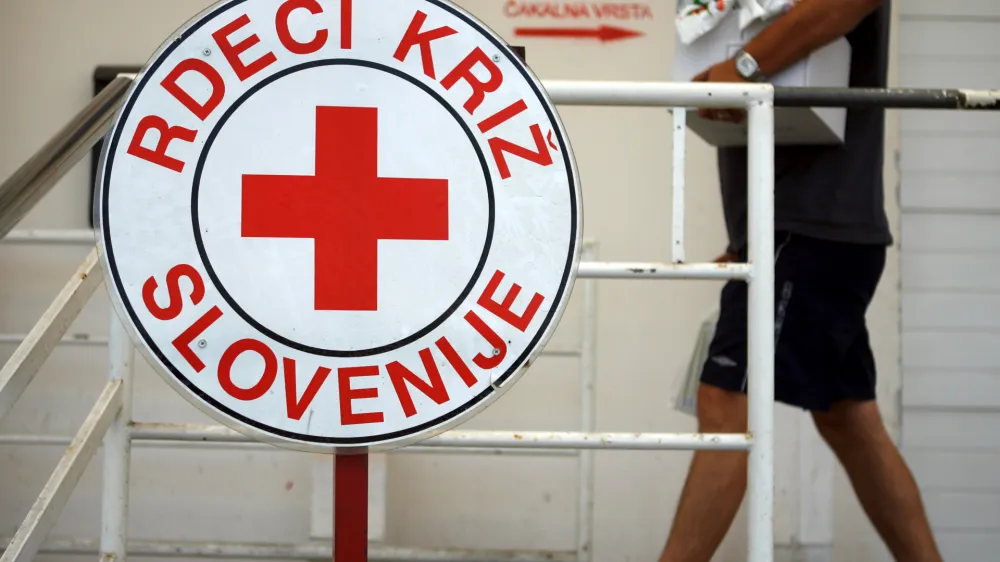 - ilustrativna fotografija - Rdeči križ Slovenije (RKS) - Območno združenje RK Ljubljana - Humanitarni center prehrambenih artiklov, Humanitarni Center - centralno skladi&scaron;če - Trža&scaron;ka cesta 132 //FOTO: Bojan Velikonja