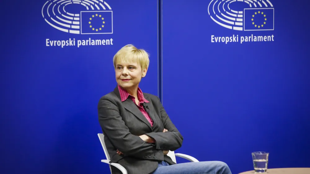 Vlasta Jeseničnik<br>Razprava ob podelitvi nagrade Evropskega parlamenta Saharova za svobodo misli, ki jo prejme ruski opozicijski voditelj in borec proti korupciji Aleksej Navalni.<br>Dopisnica RTV Slovenija iz Moskve Vlasta Jesenicnik.<br>foto Anze Malovrh/STA