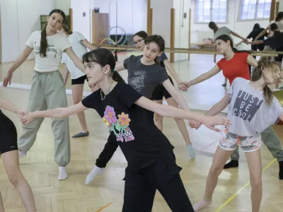 Plesne delavnice so letos privabile kar 150 plesalcev in plesalk.&nbsp;