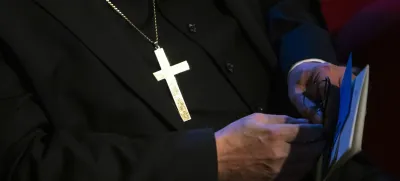 Nekdanji duhovnik Anton Kmet ne bo sedel na zatožno klop zaradi domnevne spolne zlorabe mladoletne osebe. 