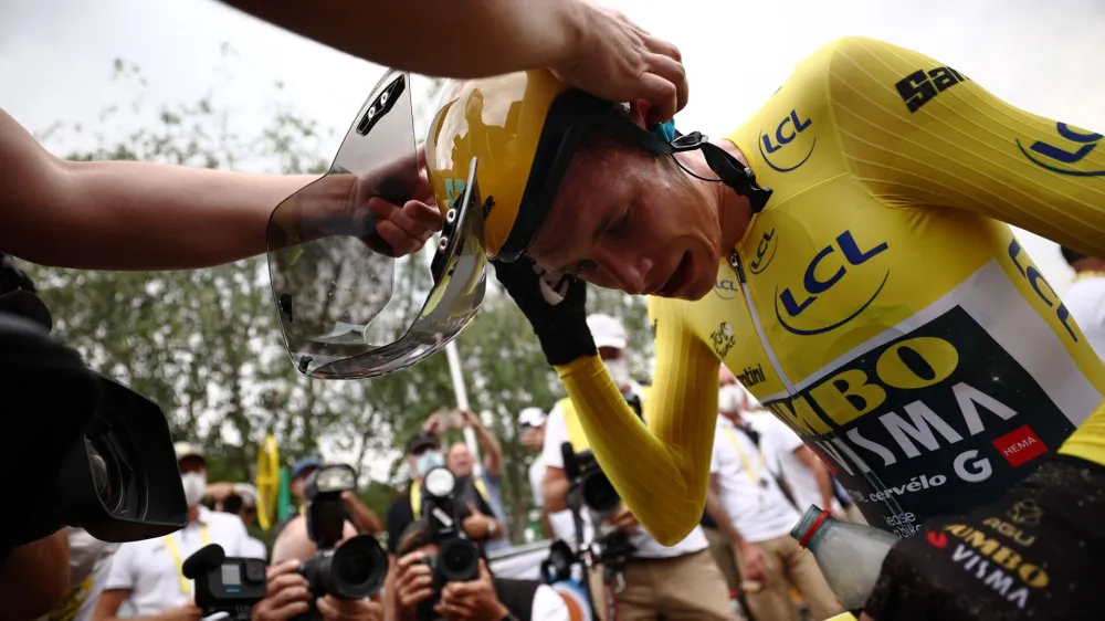 Cycling - Tour de France - Stage 16 - Passy to Combloux - France - July 18, 2023 Team Jumbo&ndash;Visma's Jonas Vingegaard wearing the yellow jersey after winning stage 16 Pool via REUTERS/Anne-Christine Poujoulat