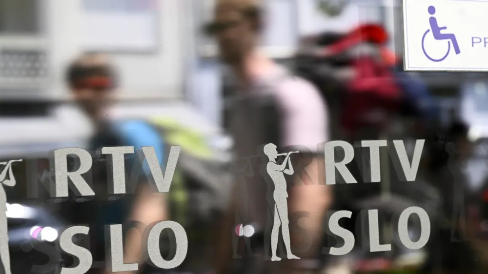 Na RTV Slovenija sta v &raquo;tekmi&laquo; za položaj delavskega direktorja ostala predsednik sveta delavcev Robert Pajek in &scaron;portni novinar Franci Pav&scaron;er. Foto: Nik Erik Neubauer&nbsp;
