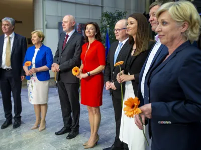 Na fotografiji aktualni slovenski evropski poslanci. Tanjo Fajon je po tem, ko je postala zunanja ministrica, zamenjal Matjaž Nemec.