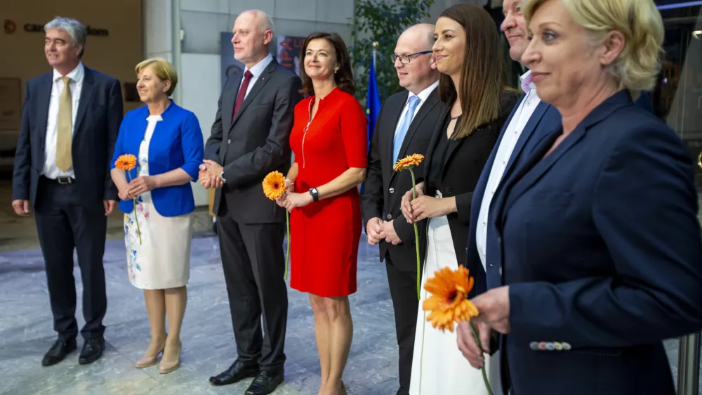 Na fotografiji aktualni slovenski evropski poslanci. Tanjo Fajon je po tem, ko je postala zunanja ministrica, zamenjal Matjaž Nemec.