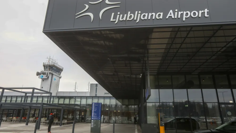- potni&scaron;ki terminal -&nbsp;- 14.12.2022 - Letali&scaron;če Jožeta Pučnika Brnik &ndash; Aerodrom Ljubljana &ndash; Fraport Slovenija&nbsp;//FOTO: Luka Cjuha