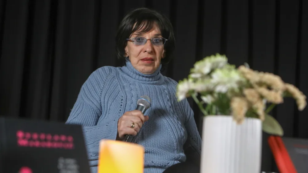 Svetlana Makarovič, pesnica, mladinska pisateljica, igralka, ilustratorka in &scaron;ansonjerka, . - 16.03.2022 - baladni večer z umetnico, pesnico, ilustratorko in &scaron;ansonjerko Svetlano Makarovič ob izidu njenih antologijskih knjig Baladne pravljice in Z očmi, ki vidijo drugače: Zbrane zbirke 1964-2015, ki sta iz&scaron;li pri Cankarjevi založbi //FOTO: Luka Cjuha