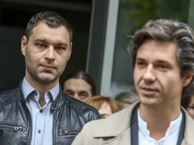 Glasovanje na strankinem kongresu je po devetih letih na čelu Levice zamajalo status Luke Mesca. Kordi&scaron;evo levo krilo ima po novem v svetu stranke 15 od 25 predstavnikov.&nbsp;