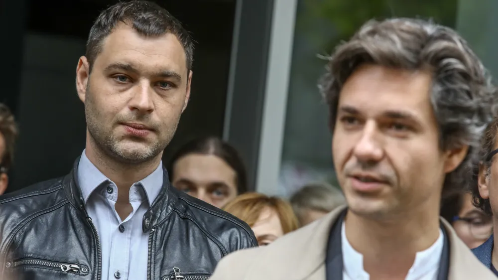 Glasovanje na strankinem kongresu je po devetih letih na čelu Levice zamajalo status Luke Mesca. Kordi&scaron;evo levo krilo ima po novem v svetu stranke 15 od 25 predstavnikov.&nbsp;