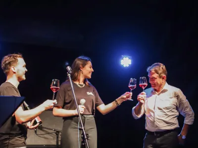 Na otvoritvi leto&scaron;njega Črnfesta je z organizatorji nazdravil tudi Andrej Kav&scaron;ek, župan občine Črnomelj, F Dragana Stanković