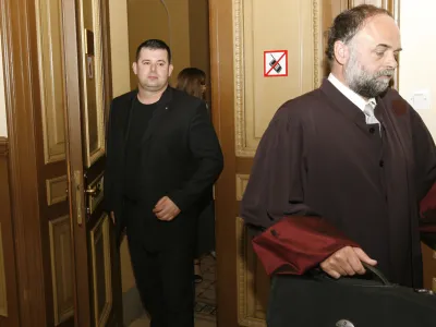 Danijel Pra&scaron;talo oziroma Dan J. Prastalo (levo) se vso svojo kariero ukvarja z zasebnim varovanjem, &scaron;ir&scaron;i slovenski javnosti pa je najbolj znan zaradi tragedije pred Globalom, v katero je bilo vpleteno VIP varovanje.&nbsp;