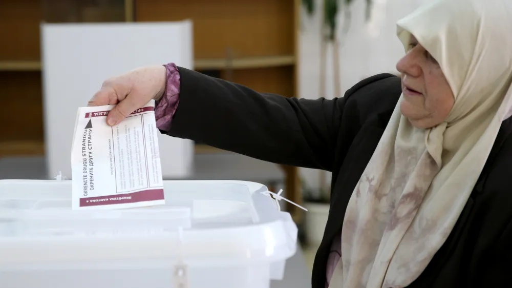 A woman casts her ballot during presidential and parliamentary elections at a polling centre in a school in Babino near Zenica, Bosnia and Herzegovina October 7, 2018.  REUTERS/Dado Ruvic - RC1A3A281820