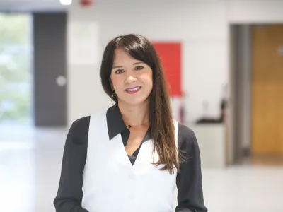 Dr. Elena Martellozzo poudarja,&nbsp;da se je z otroki nujno treba pogovarjati o ljubezni, spolnem odnosu s privolitvijo in zdravih spolnih praksah.