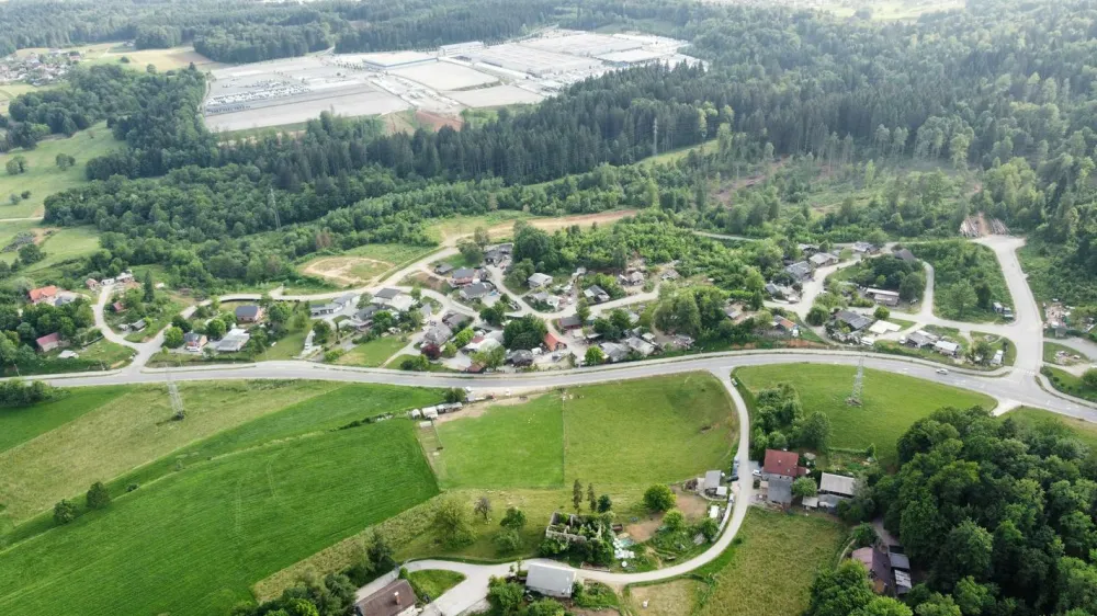 Pri projektiranju so sodelovali tudi s prebivalci romskega naselja. Foto: Acer Novo mesto