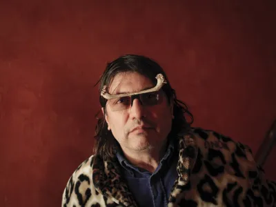 - 04.02.2015 - Rambo Amadeus (Antonije Pu&scaron;ić), glasbenik, pesnik in medijski manipulator, ki živi in dela v Beogradu v Srbiji in rojstni Črni Gori - kralj glasbene ekstravagance, samooklicani Svetovni Mega Car, krstitelj turbo-folka, združitelj jazza, funka, rocka in stand-up komedije.   ///FOTO: Luka Cjuha.