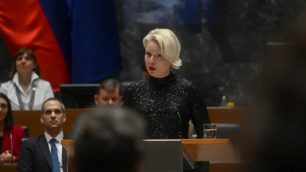 predsednica DZ Ur&scaron;ka Klakočar Zupančič, - 22.12.2022 &ndash; Državni zbor &ndash; Slavnostna seja DZ - prisega novoizvoljene predsednice republike Nata&scaron;e Pirc Musar in vpis v Zlato knjigo//FOTO: Nik Erik Neubauer