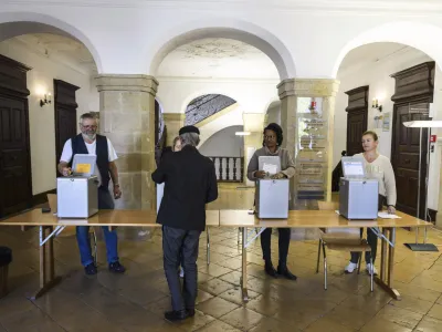 A man casts his ballot during Swiss federal elections in Delemont, Switzerland, Sunday, Oct. 22, 2023. Swiss voters are casting final ballots to choose their next legislature. Polls point to a rebound Sunday for right-wing populist and Socialist parties, while Greens are expected to lose ground compared to the last such election four years ago. (Jean-Christophe Bott/Keystone via AP)