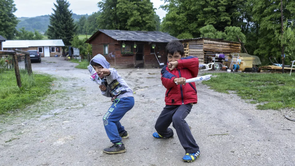 ?- 12.05.2016 - Žabjak pri Novem Mestu - največje romsko naselje v Sloveniji v katerem živi okoli 650 Romov - romi<br><br><br>    //FOTO: Jaka Gasar