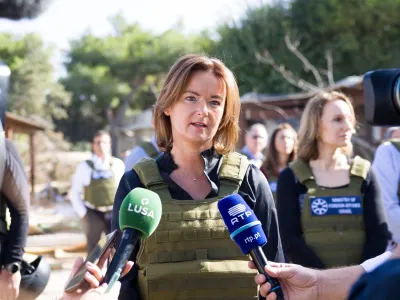 Izrael.<br>Zunanja ministra Slovenije Tanja Fajon in Portugalske Joao Gomes Cravinho sta na obisk v Izrael prisla na dan, ko se je zacelo stiridnevno premirje na obmocju Gaze.