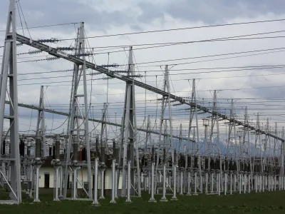 - 08.04.2015 - Električni daljnovod 2x400 kV Beričevo-Kr&scaron;ko, elektrika - električni vod - elektroenergetsko omrežje - električna energija - //FOTO: Jaka Gasar