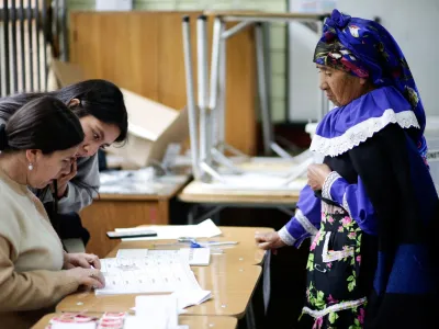 A woman stands to vote during a referendum on a new Chilean constitution, in Temuco, Chile, December 17, 2023. REUTERS/Juan Gonzalez